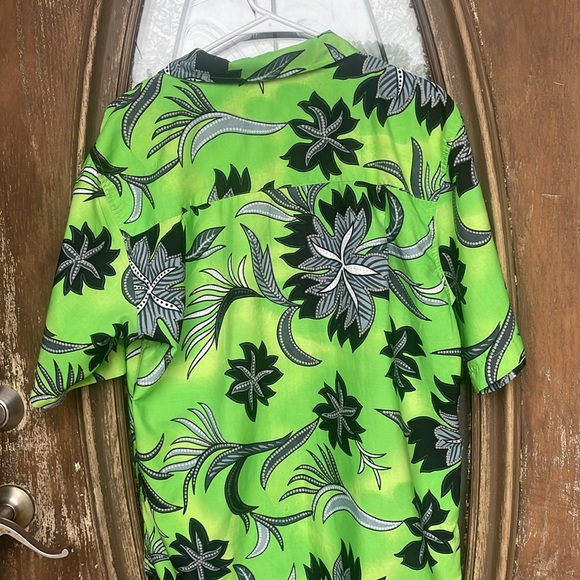 Utility Button Down Top!  Medium - Picture 5 of 5